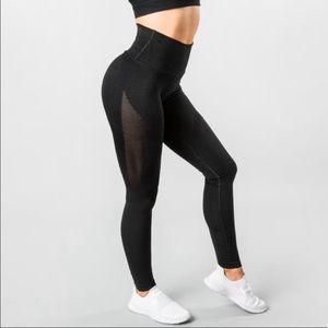 ALPHALETE HALO LEGGINGS NWT!✨